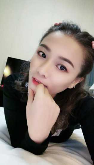 肇嘉浜路运动小姐姐夏亦凡体验新姿势